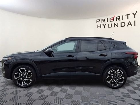 Used 2024 Chevrolet Trax RS w/ Sunroof Package image 7