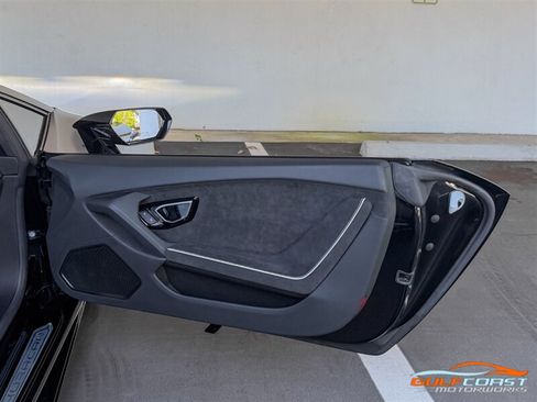 Used 2022 Lamborghini Huracan EVO RWD image 32