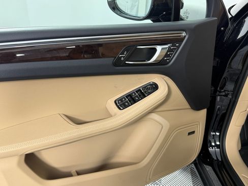 Certified 2026 Porsche Macan AWD/4WD image 14