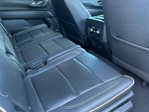 Used 2023 GMC Yukon XL SLT image 18