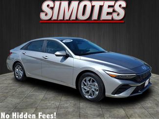 Used 2024 Hyundai Elantra SEL image 1
