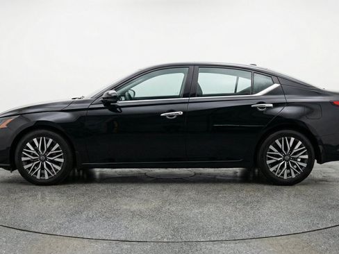 Used 2025 Nissan Altima 2.5 SV FWD image 5