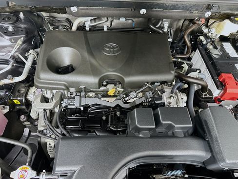 Used 2025 Toyota RAV4 XLE FWD image 33