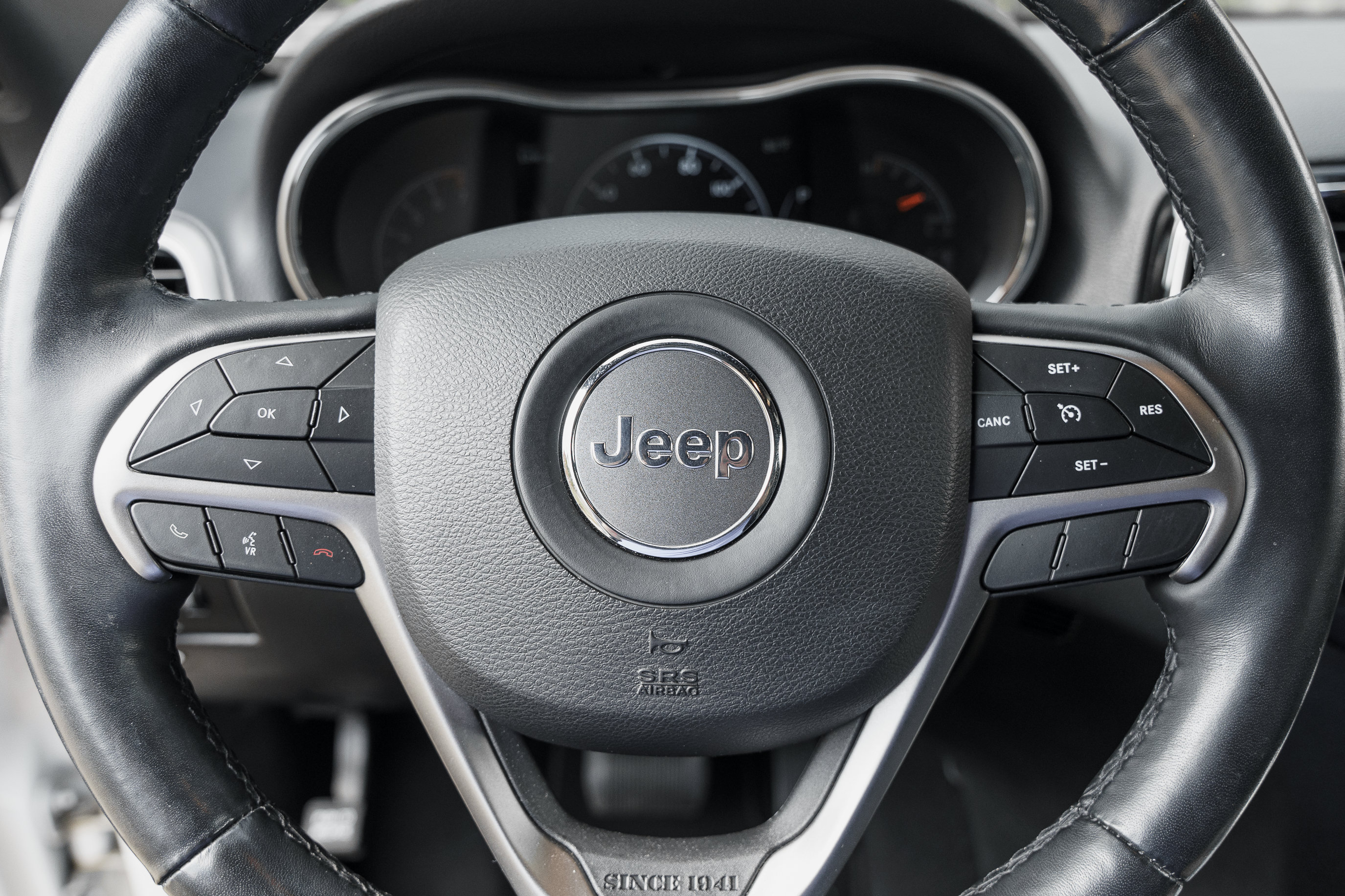 Used 2020 Jeep Grand Cherokee Altitude AWD/4WD image 14