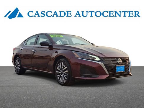 Used 2024 Nissan Altima 2.5 SV AWD/4WD image 13
