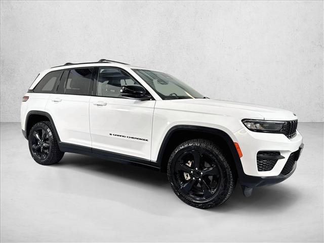 Used 2023 Jeep Grand Cherokee Altitude AWD/4WD image 7
