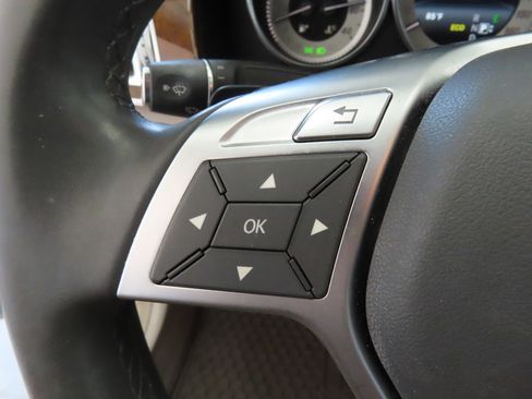 Used 2014 Mercedes-Benz E 350 4MATIC Sedan image 15