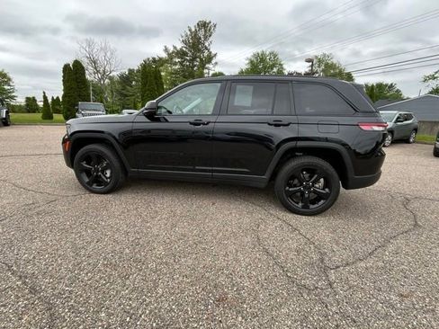 Used 2023 Jeep Grand Cherokee Limited w/ Black Appearance Package AWD/4WD image 2