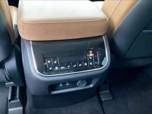 Used 2025 INFINITI QX80 Sensory AWD/4WD image 32