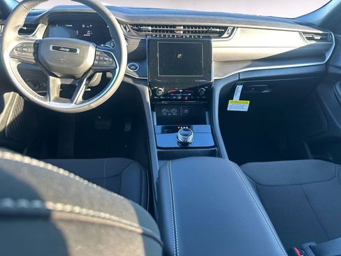 New 2025 Jeep Grand Cherokee Laredo X image 10