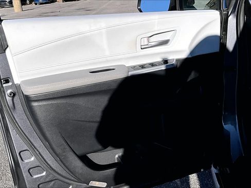 Used 2025 Toyota Sienna XLE image 22