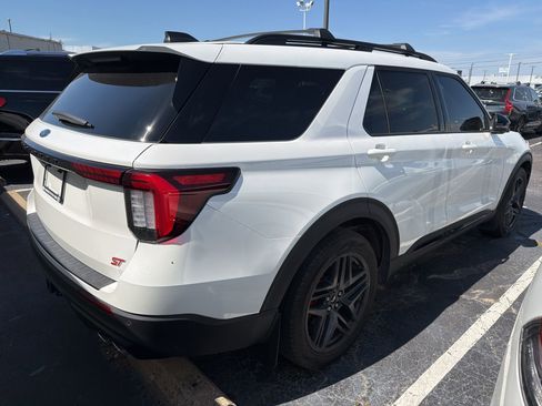 Used 2025 Ford Explorer ST AWD/4WD image 7