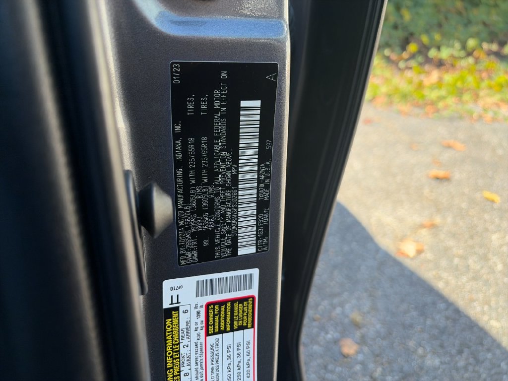 Used 2023 Toyota Highlander LE FWD image 35