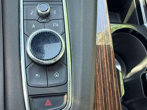 Used 2023 Cadillac Escalade ESV Premium Luxury AWD/4WD image 25