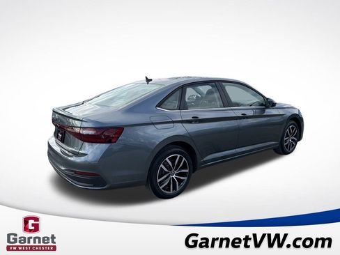 Used 2025 Volkswagen Jetta SE image 8