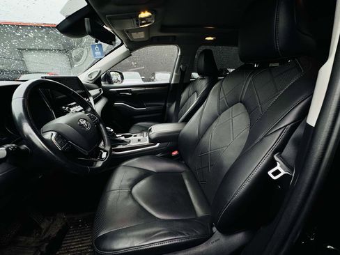 Used 2021 Toyota Highlander Platinum AWD/4WD image 12