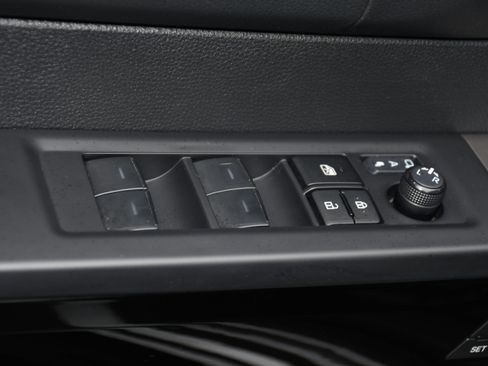 Used 2024 Toyota Tundra Limited AWD/4WD image 11