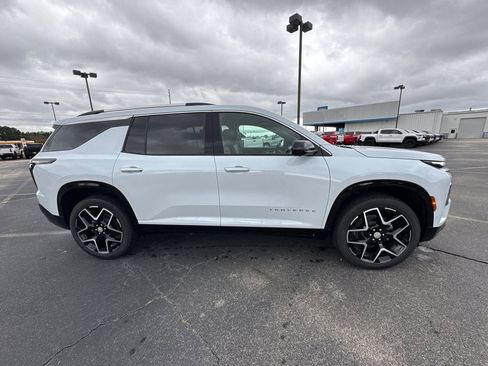 New 2026 Chevrolet Traverse High Country w/ LPO, Floor Liner Package FWD image 5