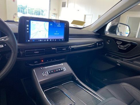 New 2025 Lincoln Aviator AWD w/ Jet Appearance Package image 12