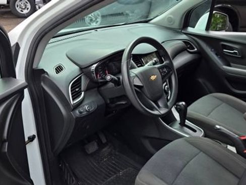 Used 2018 Chevrolet Trax LS FWD image 13