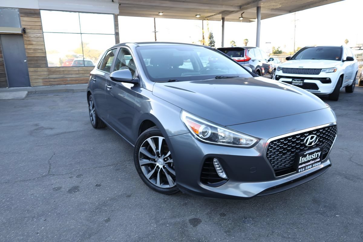 Used 2018 Hyundai Elantra GT FWD image 3