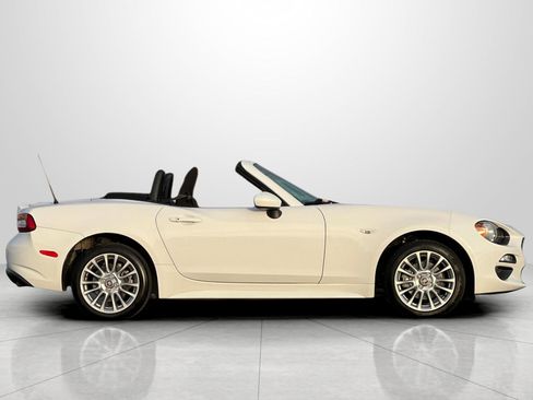 Used 2017 FIAT 124 Spider Classica image 5