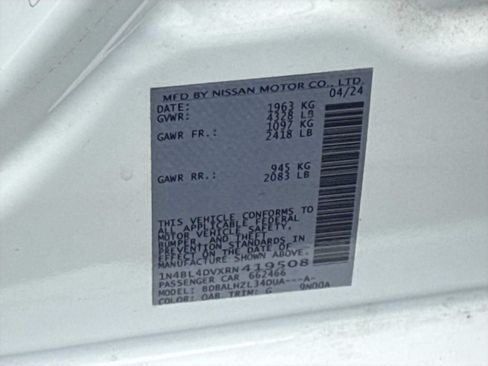 Used 2024 Nissan Altima 2.5 SV FWD image 30