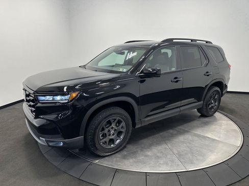Certified 2025 Honda Pilot TrailSport image 4