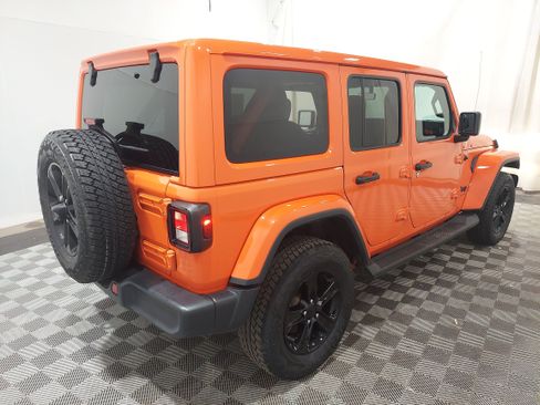 Used 2023 Jeep Wrangler Unlimited Sahara AWD/4WD image 3