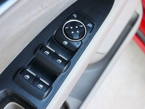 Used 2020 Ford Fusion SE image 13