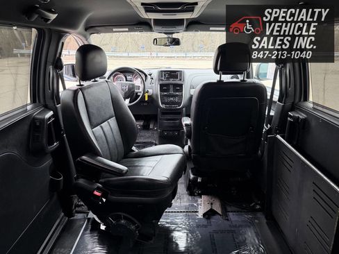 Used 2014 Dodge Grand Caravan R/T image 27