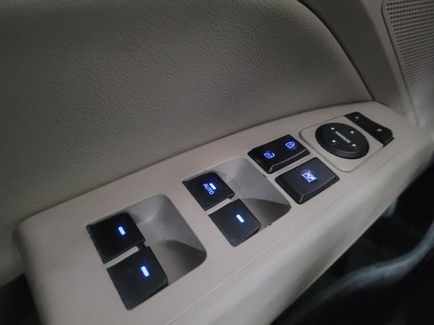 Used 2019 Hyundai Elantra Limited FWD image 27