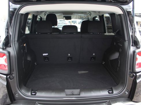 Used 2023 Jeep Renegade Latitude w/ Premium Group image 23