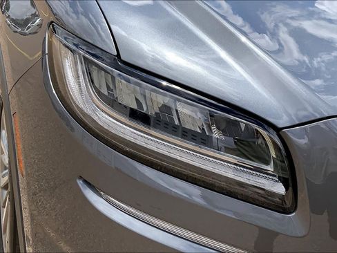 Used 2022 Lincoln Nautilus Reserve AWD/4WD image 28