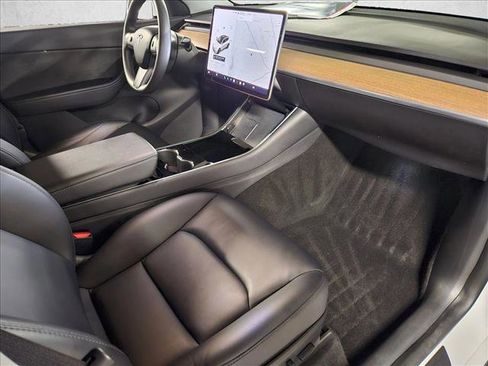 Used 2020 Tesla Model Y Long Range image 19