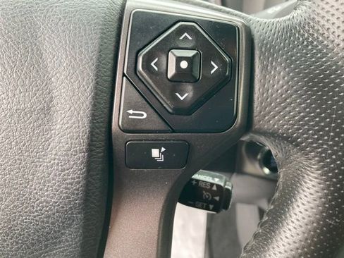 Used 2017 Toyota Tacoma TRD Sport w/ Tow Package (A/T) image 24