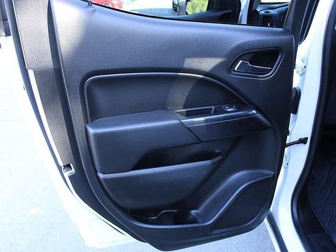 Used 2020 Chevrolet Colorado LT RWD image 15
