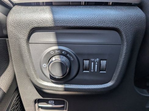 New 2025 Jeep Grand Cherokee L Altitude image 34