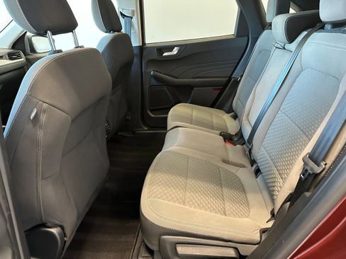 Used 2021 Ford Escape SE w/ SE Sport Appearance Package image 13