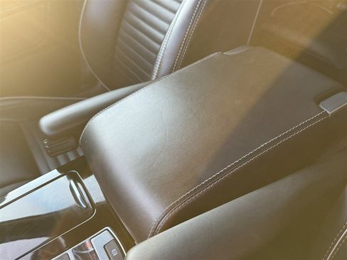 Used 2018 Land Rover Discovery HSE image 53