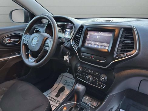Used 2019 Jeep Cherokee Latitude w/ Popular Appearance Group image 22