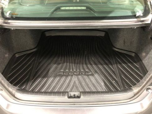 Used 2018 Honda Accord Sport image 9