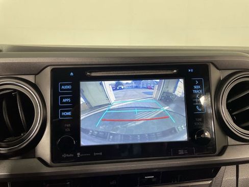 Used 2016 Toyota Tacoma TRD Sport image 32