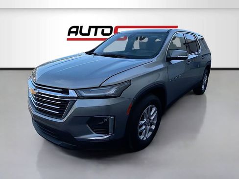 Used 2023 Chevrolet Traverse LS w/ Safety Package image 3