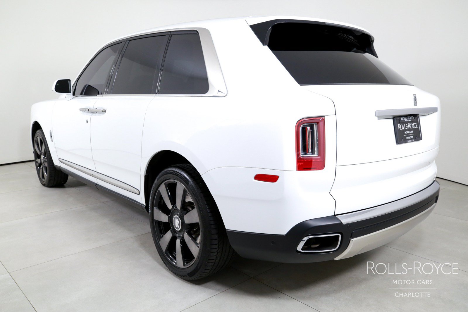 Used 2024 Rolls-Royce Cullinan AWD/4WD image 8