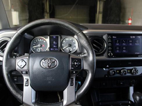 Used 2020 Toyota Tacoma SR5 RWD image 29
