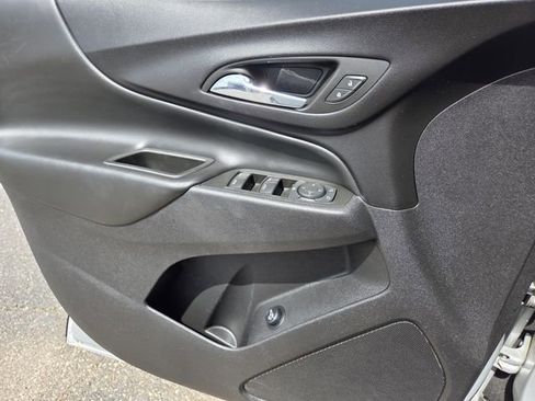 Used 2022 Chevrolet Equinox LT FWD image 17