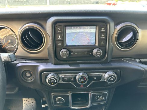Used 2019 Jeep Wrangler Unlimited Sport image 16