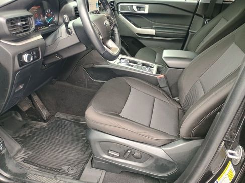 Used 2022 Ford Explorer XLT w/ Class IV Trailer Tow Package image 9