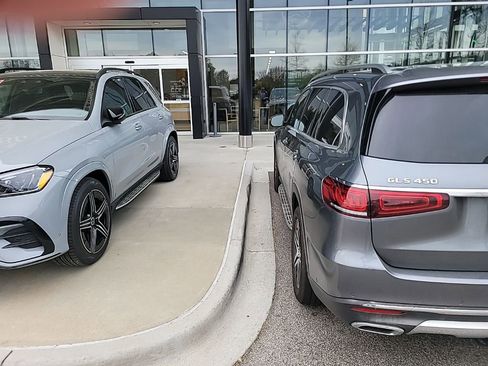 Used 2022 Mercedes-Benz GLS 450 4MATIC image 9